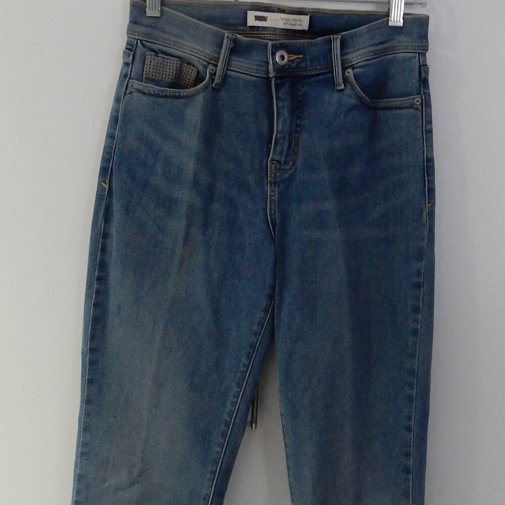Levi 's 512 Perfectly Slimming Jeans. Size 4 M W27 L32